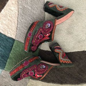 L’autre chose (size 7.5) velvet embroidered heels